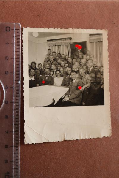 Foto - Ritterkreuz und DKiG Träger Walter Elflein ?  beim Besuch einer HJ-Gruppe